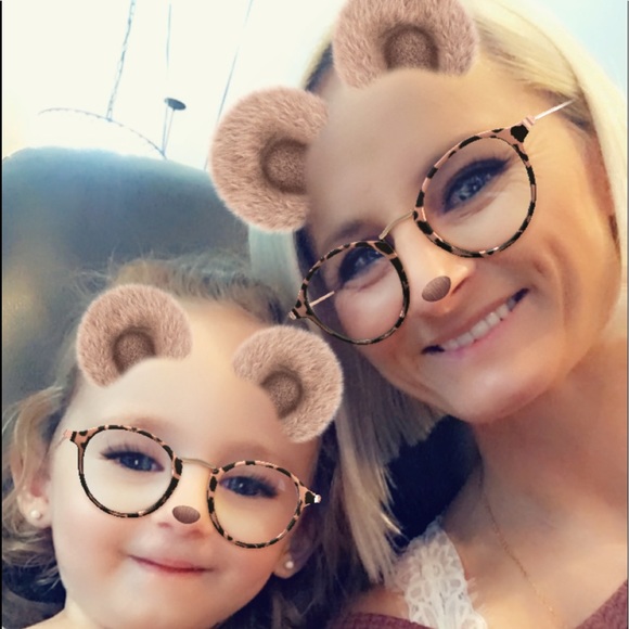 Meet your Posher, Stephanie - Picture 1 of 1